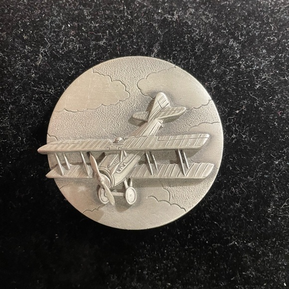 Ms Dee Airplane Pin - Picture 1 of 4